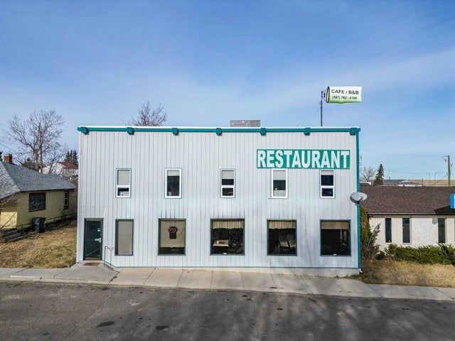 111 1 Avenue S, Coutts