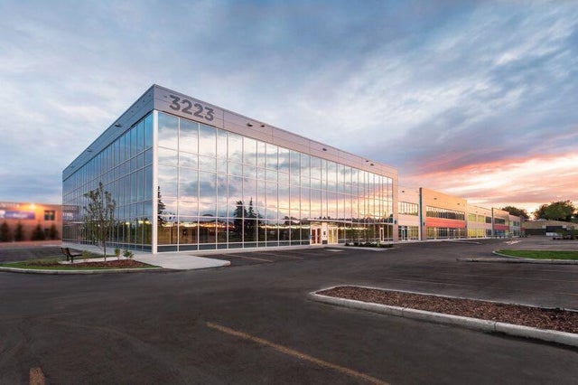 305, 3223 5 Avenue Ne, Calgary