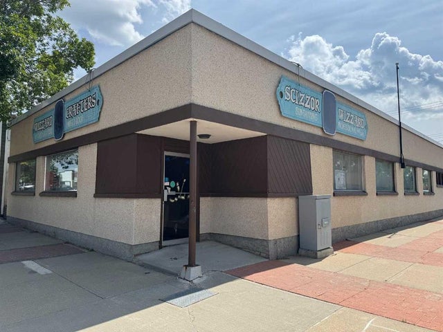 5033 50 Avenue, Ponoka