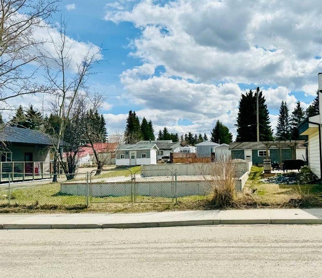 5135 50 Avenue, Caroline
