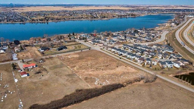 . Se Corner Of East Lakeview Road And East Merganser, Chestermere