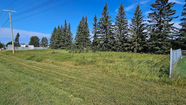 716 Main Avenue W, Sundre