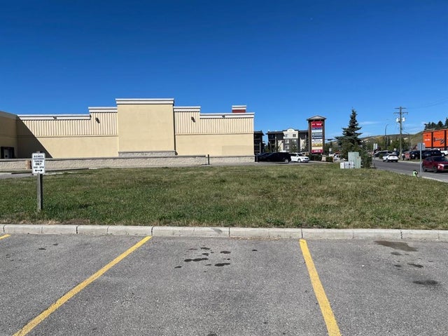 505 Railway Street W, Cochrane