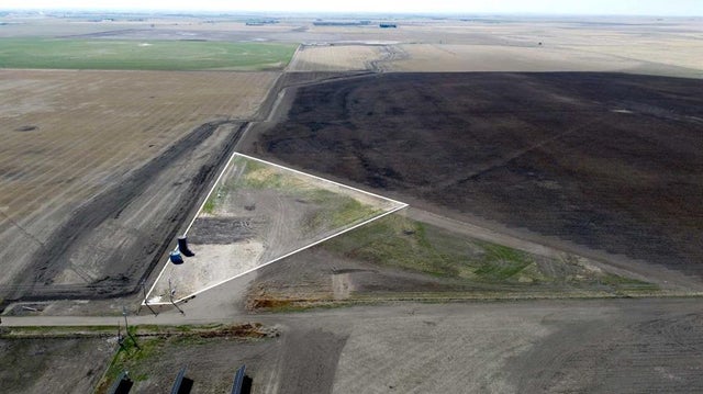 200 Range Road, Rural Warner No. 5, County of
