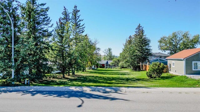 731 2 Street E, Cardston