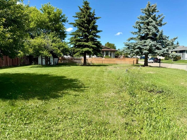 1958 5 Avenue, Wainwright