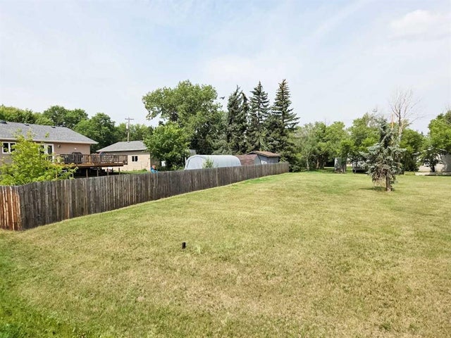 1016 Bond Street, Donalda