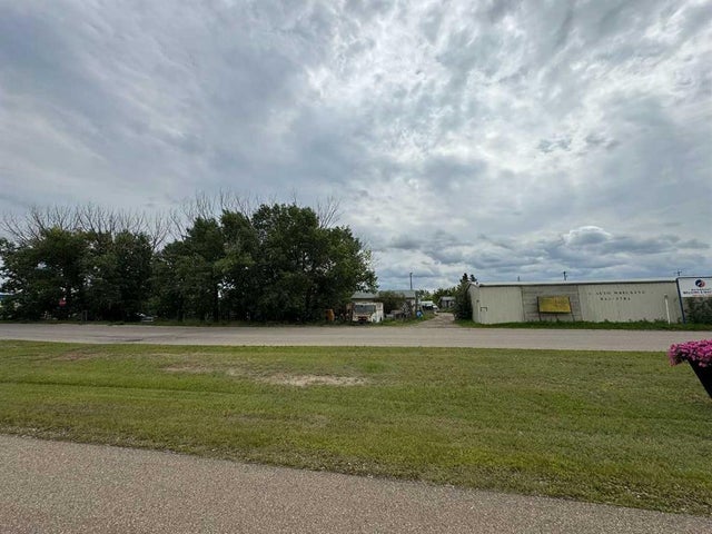 2201 14th Ave, Wainwright