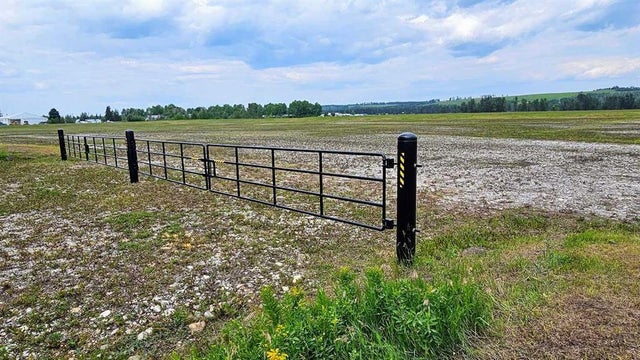 1200 Highway 584, Sundre