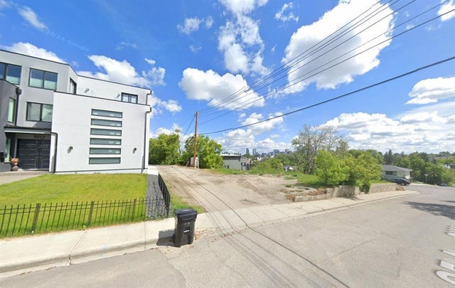 2519 17a Street Sw, Calgary