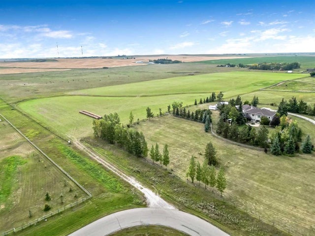 104001 275 Avenue E, Rural Foothills County