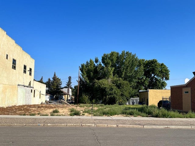 212 5th Avenue W, Bow Island