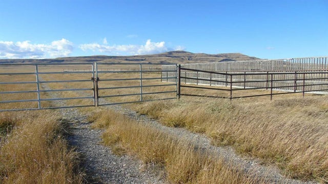 N/a N/a, Fort Macleod