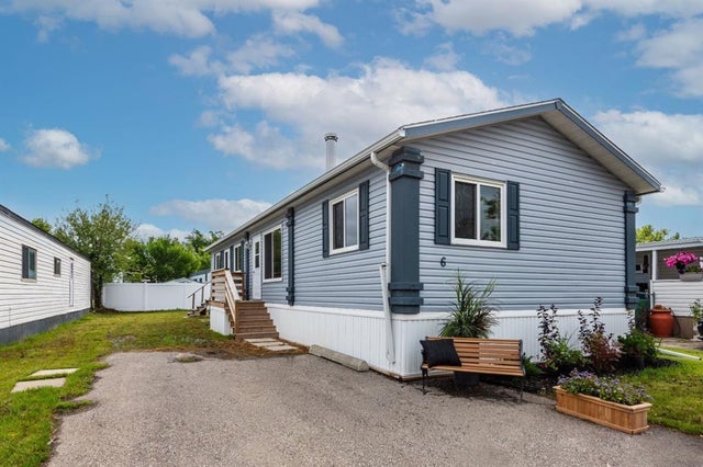 6, 6724 17 Avenue Se, Calgary
