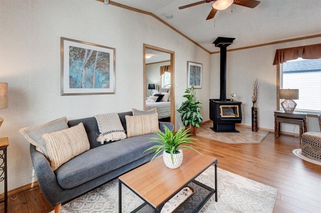 6, 6724 17 Avenue Se, Calgary