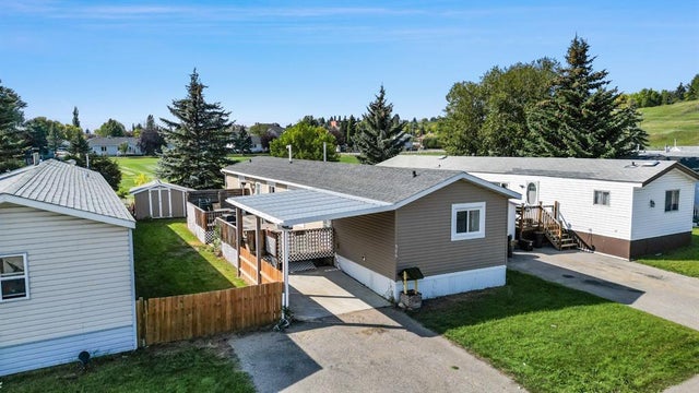 305 Stanley Avenue, Okotoks