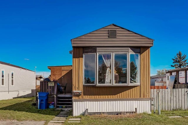 323, 6220 17 Avenue Se, Calgary