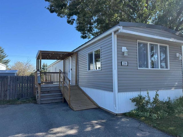 206 Polar Avenue, High River