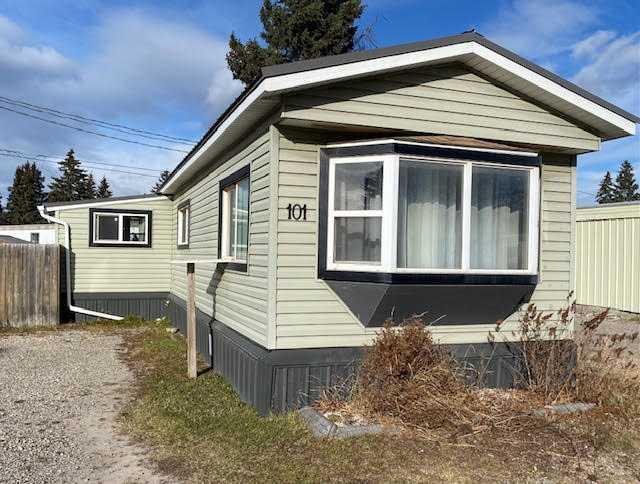 101, 145 East River Road, Hinton