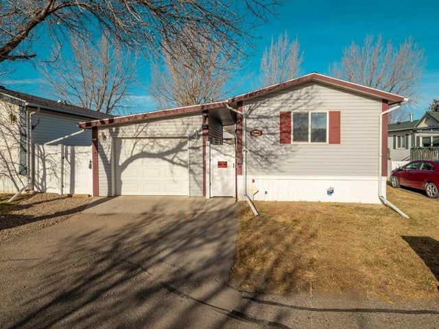 206 Station Boulevard, Coaldale