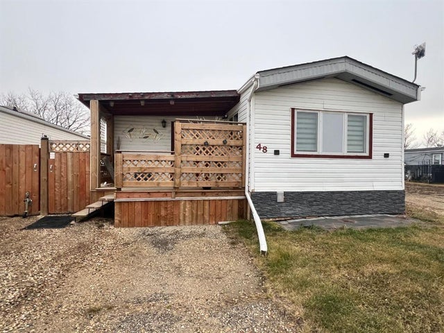 48, 9824 104 Avenue, Clairmont