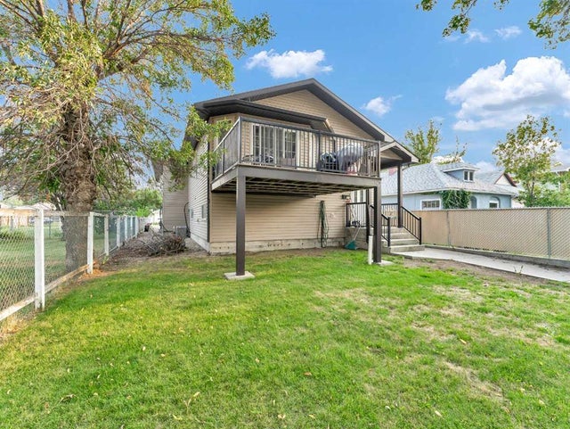 1 & 2, 943 Ross Street Se, Medicine Hat