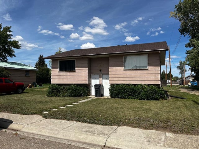 301 1 Avenue S, Coutts