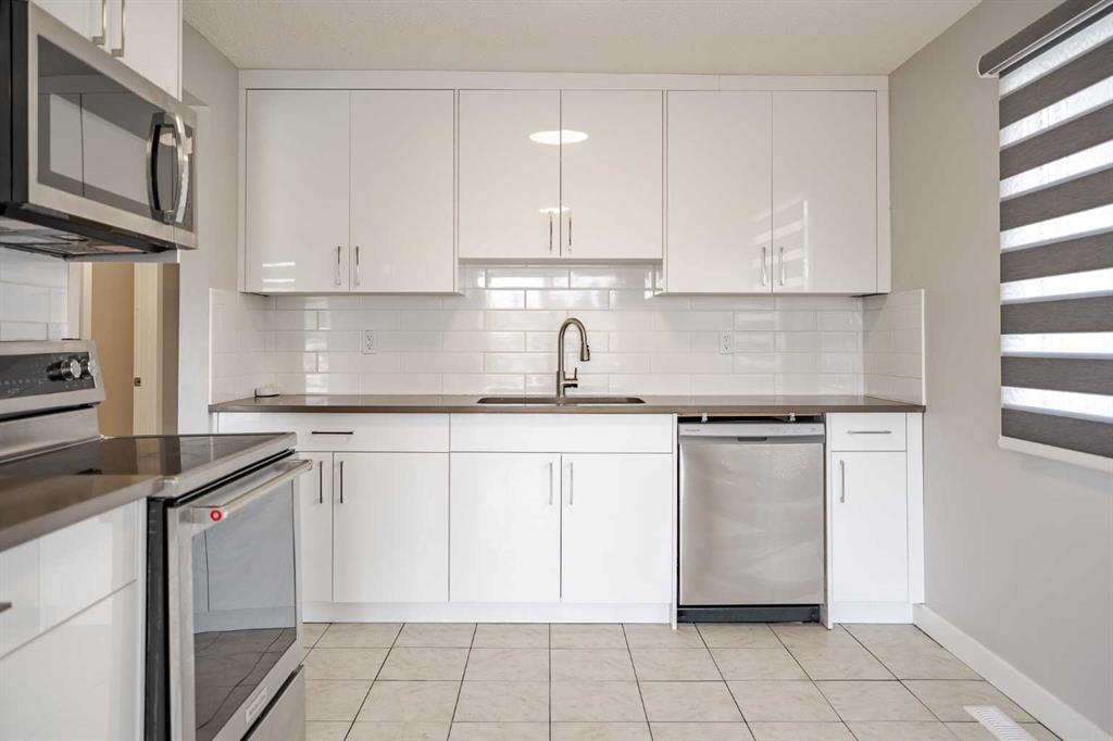 424 Sabrina Road Southwest, Calgary – Multi-Family 4 plex Listing Photo 3