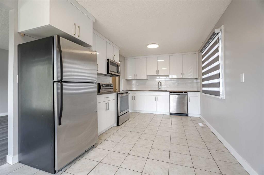 424 Sabrina Road Southwest, Calgary – Multi-Family 4 plex Listing Photo 4