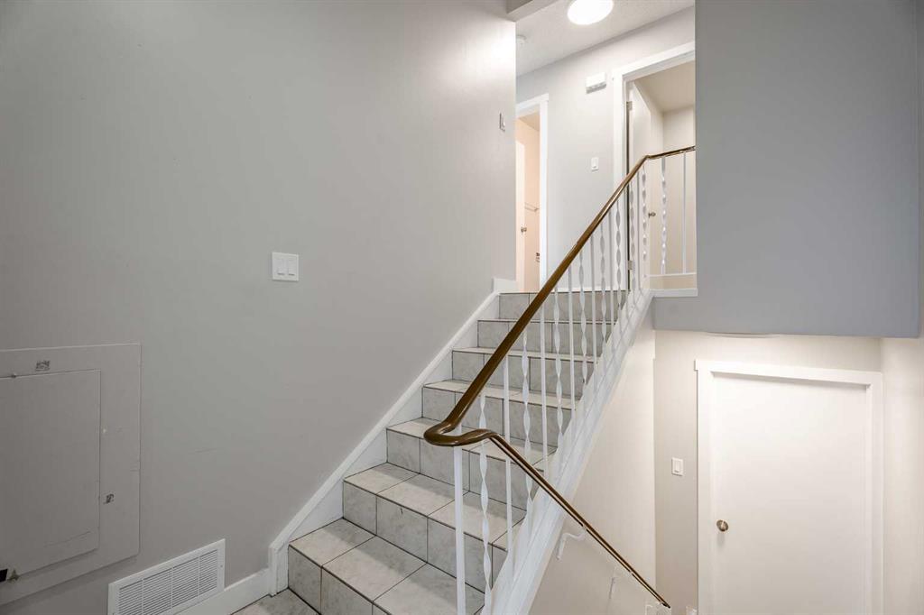 424 Sabrina Road Southwest, Calgary – Multi-Family 4 plex Listing Photo 7