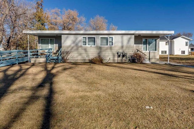 5218 56 Avenue, Ponoka