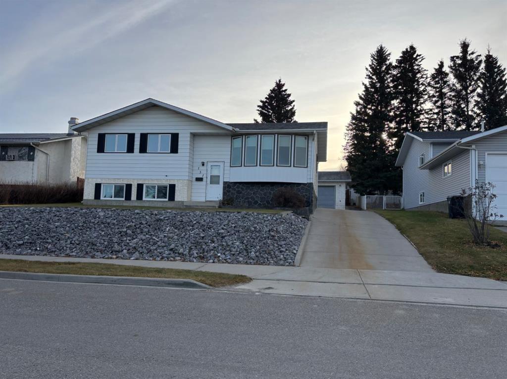 131 Collinge Road Hinton Alberta T7V 1M1 Hillcrest Details