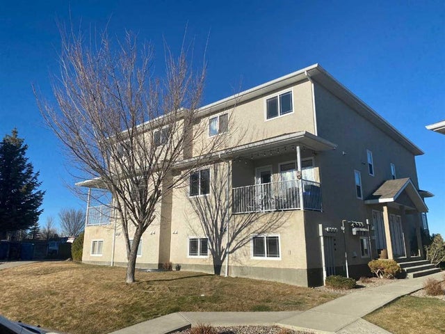 2, 23 Highlands Place W, Lethbridge