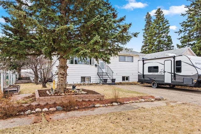 207 5 Avenue Se, Manning