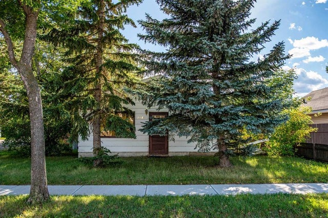 1237 6 Avenue, Wainwright