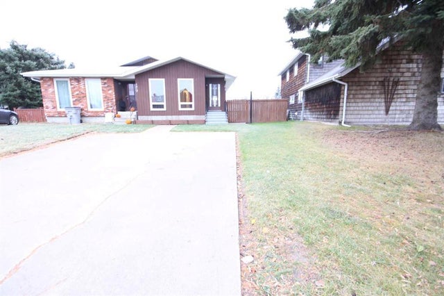 1617 4 Avenue, Wainwright