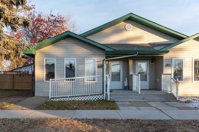 5121 50 Street, Strome
