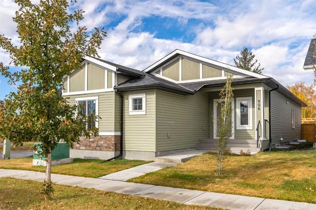 906 Macleod Trail Sw, High River
