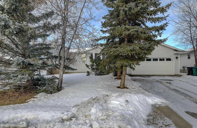 739 Oak Drive, Beaverlodge