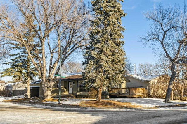 6003 Lacombe Way Sw, Calgary
