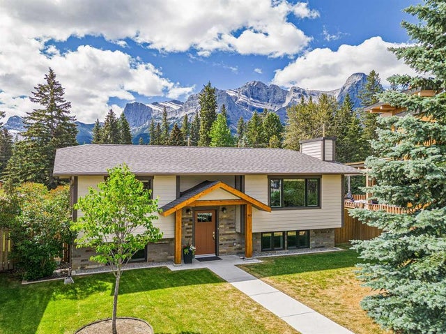 949 13th Street, Canmore