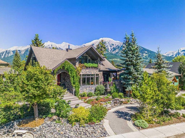 930 9 Street, Canmore