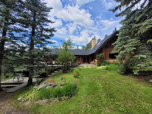 64 Breezewood Bay, Bragg Creek