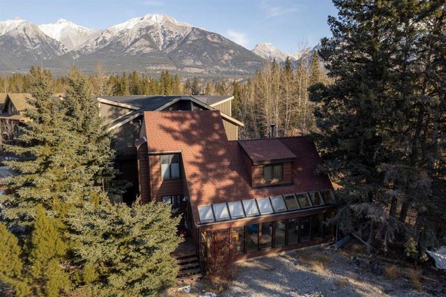 101 Rundle Drive, Canmore