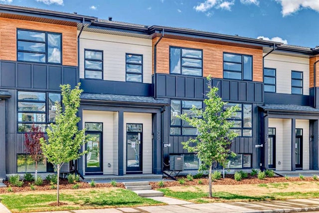 23 Lucas Way Nw, Calgary