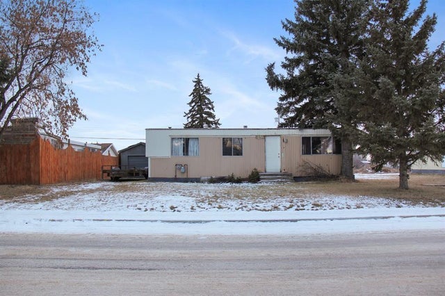 5402 46 Avenue W, Forestburg
