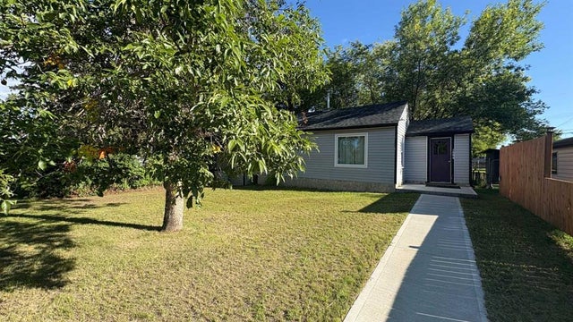 1206 6 Avenue, Wainwright