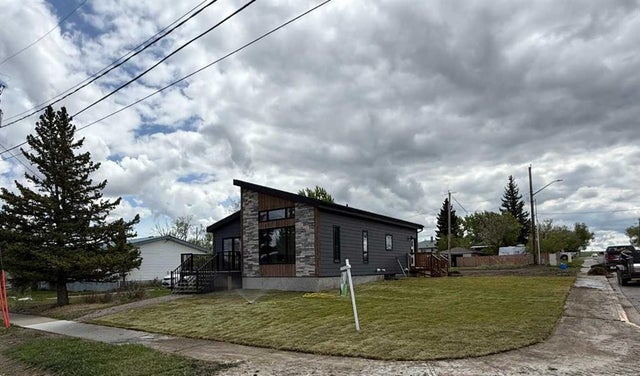 686 Lacombe Street, Pincher Creek