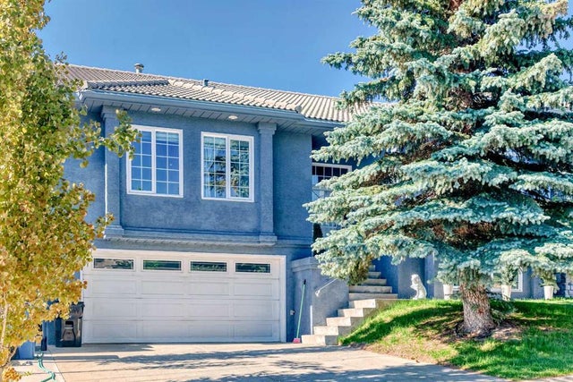 8 Signature Point Sw, Calgary