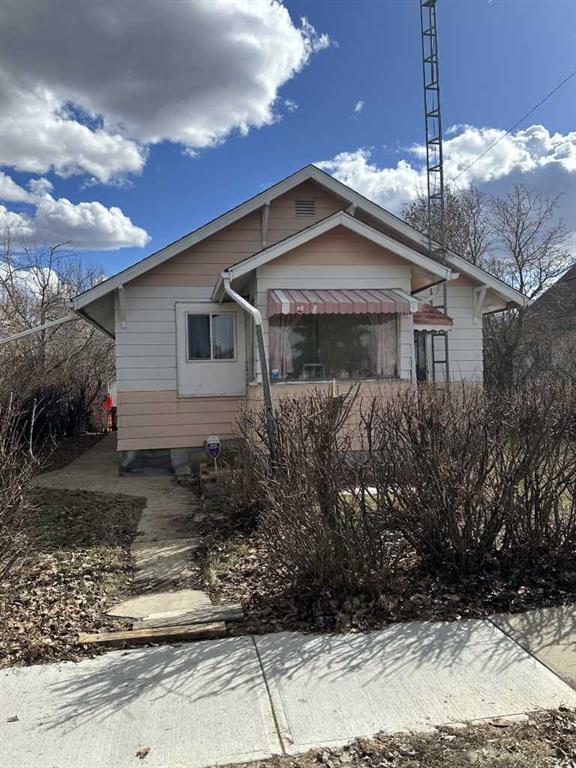 107 4 Avenue E, Hanna